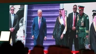 Trump e bin Salman firmano un accordo economico strategico