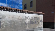 Scritte a firma Nar e croci celtiche ad Alessandria e Sale