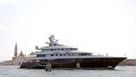 Nozze Bezos, primi arrivi, in laguna lo yacht di Bill Miller