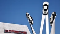 Porsche, in arrivo nuovi tagli al personale e alla produzione