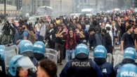 Scontri a Milano, Gip convalida arresto 36enne e lo scarcera
