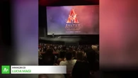 James Cameron chiama sul palco il cast di "Avatar: Fuoco e Cenere"