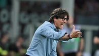 Paura per Vanoli, accusa lieve malore e cade, ma resta in campo