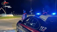 Ubriaco al volante in pieno centro guida a zig zag tra i pedoni