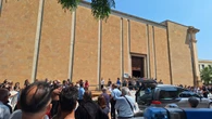 Folla ai funerali di Mary Bonanno, uccisa dal marito