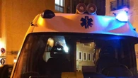 Cade dall'auto e muore, indagato l'amico al volante per omicidio stradale