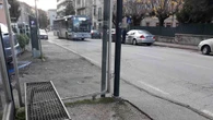 Operaio ferito viene lasciato alla fermata del bus, indagini