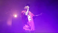 Clementino "infiamma" il Fabrique di Milano con il suo concerto-show