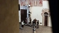 Si arrampica su portale di una chiesa,13enne salvato da vvff