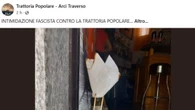 Molotov finta con immagine del duce davanti circolo Arci Milano