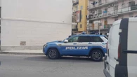 Protesta per auto ferma su ciclabile, proprietario lo accoltella
