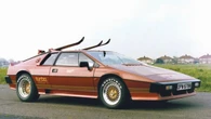 Lotus Esprit, i 50 anni di un'icona che piaceva al cinema