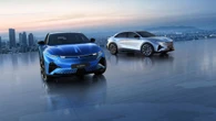 Alpine A390 è una sportiva che indossa l'abito da sera