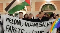 Cartello contro governo 'farete fine di Mussolini', polemiche