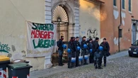 Polizia sgombera ex studentato occupato da antagonisti