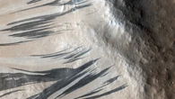 Le enigmatiche striature su Marte frutto del vento, non dell’acqua
