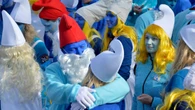 In Francia nuovo record mondiale di persone vestite da Puffi