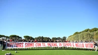 Calcio: Bari, striscione squadra 'Matthias siamo con te'