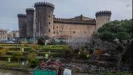 Ripulito a Napoli il Maschio Angioino, via baracche e rifiuti