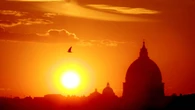 Tempo stabile e sole con minime a 15°C e massime sotto 30°C