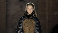 Vuitton Cruise sfila nel Palazzo dei Papi di Avignone