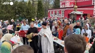 Russia, i fedeli ortodossi celebrano la Pasqua con dolci e uova dipinte