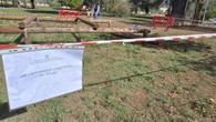 Bambino schiacciato da trave in parco giochi, è grave