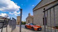 Mercedes-AMG GT in Costa Smeralda tra lusso e prestazioni al top