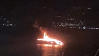 Incendio distrugge yacht di 24 metri nelle acque di Sapri