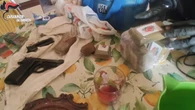 Mafia e droga, telefonini nelle carceri coi droni, 15 arresti