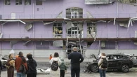 Kiev, bombe russe sull'Ucraina nonostante la tregua di Putin. Un morto per raid a Suny