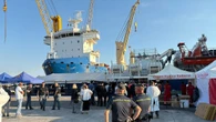 Migranti, nave Sea-Watch 5 è arrivata nel porto di Carrara