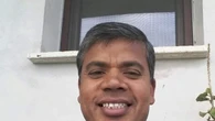Rubano scooter a bangladese, cittadini ne comprano uno nuovo