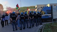 Sit-in ProPal a L'Aquila davanti Leonardo, 'fuori da università'