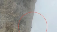 Alpinista appeso su parete Monte Bianco, ora il recupero