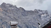 Il freddo in montagna, cime attorno Cortina imbiancate di neve