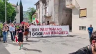 Ascoli, sfila il corteo a sostegno della fornaia antifascista