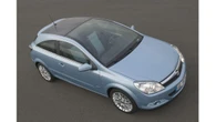 Opel, la prima ibrida del brand compie 20 anni