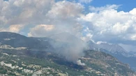 Prosegue incendio in Valle d'Aosta, distrutto un edificio