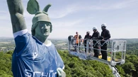 Main sponsor Schüco thrilled by sporting success/Schüco dresses Germany's tallest statue in a footba