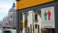 Borseggi Venezia:il conteggio portafogli, 900 quelli abbandonati