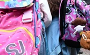 Famiglia nel bosco, test d'ingresso a scuola per i bambini