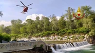 Cade e annega in un torrente nel Biellese, è migrante 37enne