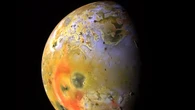 La luna di Giove Io emette più calore del previsto