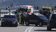 Scontro fra due auto all'alba, morta una donna nel Pavese
