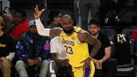 Basket: Nba; Lakers battuti a Boston, e James si infortuna