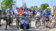 Malattie rare, padre e figlio in bici da Riccione alla Puglia