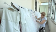 La seconda vita degli abiti da sposa nell'atelier della carità