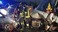Scontro frontale tra furgone e auto nel catanese, 10 feriti