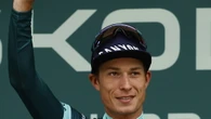 Tour: Philipsen cade in volata ed è costretto al ritiro